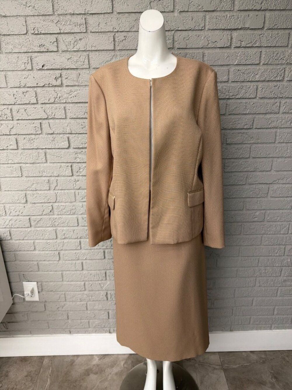Preston & York Women's 2PCS Collarless Jacket Skirt Suit Size 18